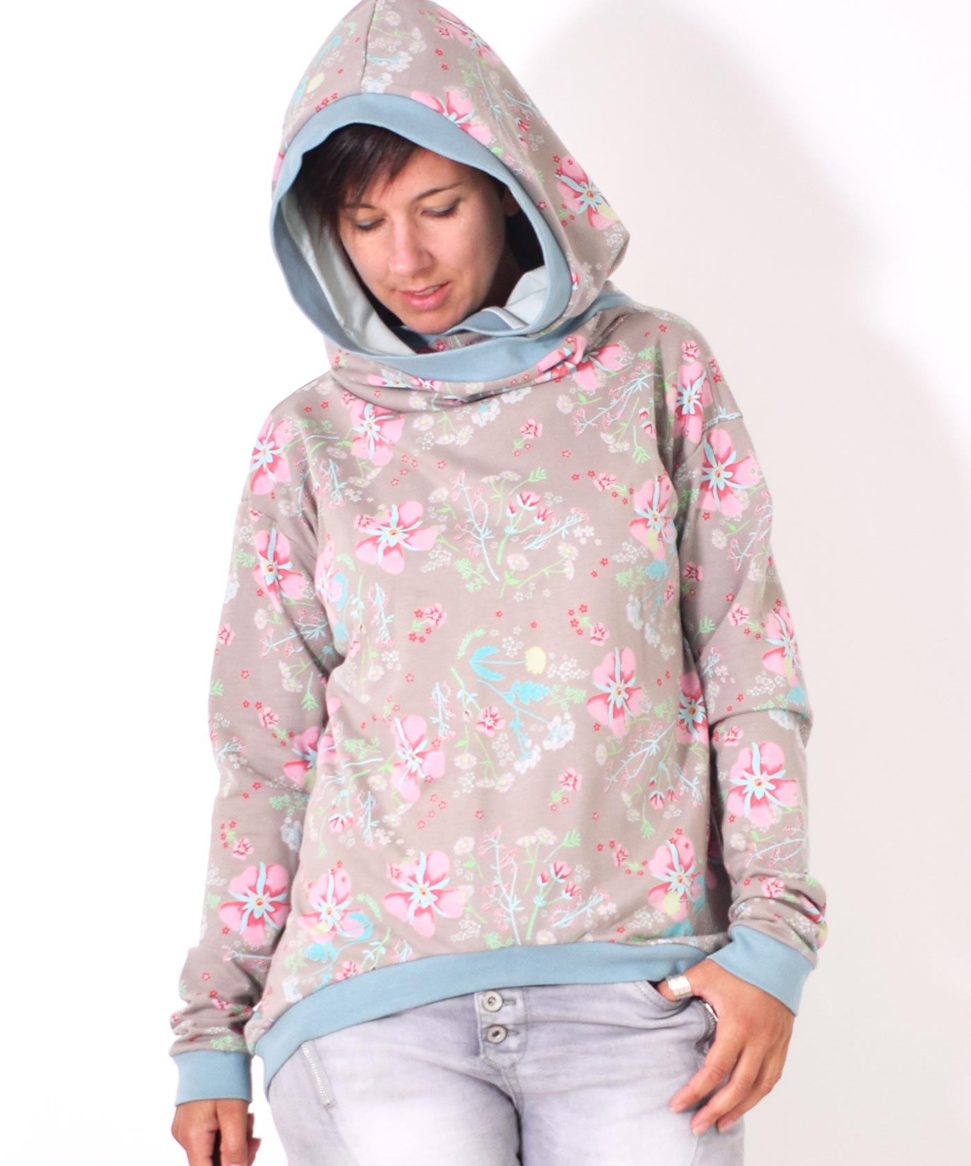 118-oversizedpulli-leni-pepunkt-schnittmuster-teaser-hp-beige-blumen