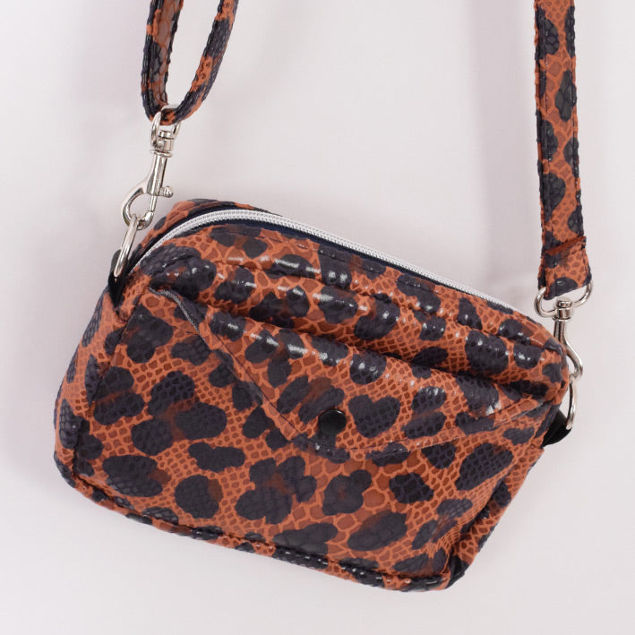 122-8-guerteltasche-schlange_leo-leni-pepunkt