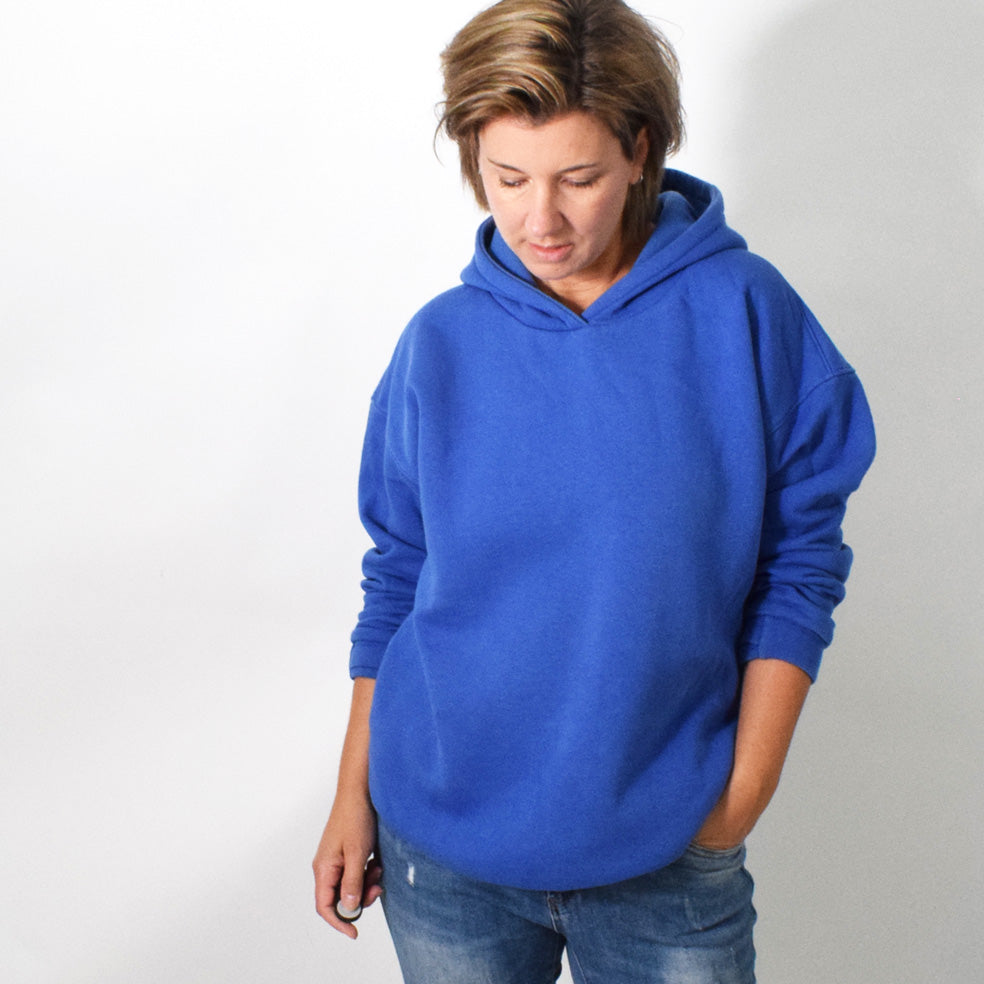 129-knotensweater-leni-pepunkt-schnittmuster-pulli-heavy-sweat-kobalt-angesetzte-kapuze-azzscdvsvluv0b