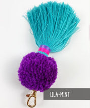 Bommel-Taschenanhanger-lila-mint-bild-1-leni-pepunkt