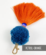 Bommel-Taschenanhanger-petrol-orangebild-1-leni-pepunkt