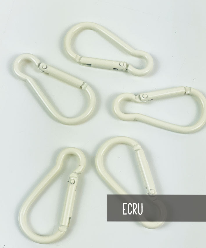 Bunte-Karabiner-Ecru-leni-pepunkt