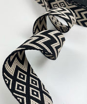 Gurtband-5-cm-diamonds-black-ecru-2