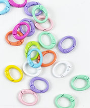 Karabiner-Oval-div-Farben-Teaser-2