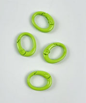 Karabiner-Oval-div-Farben-lime
