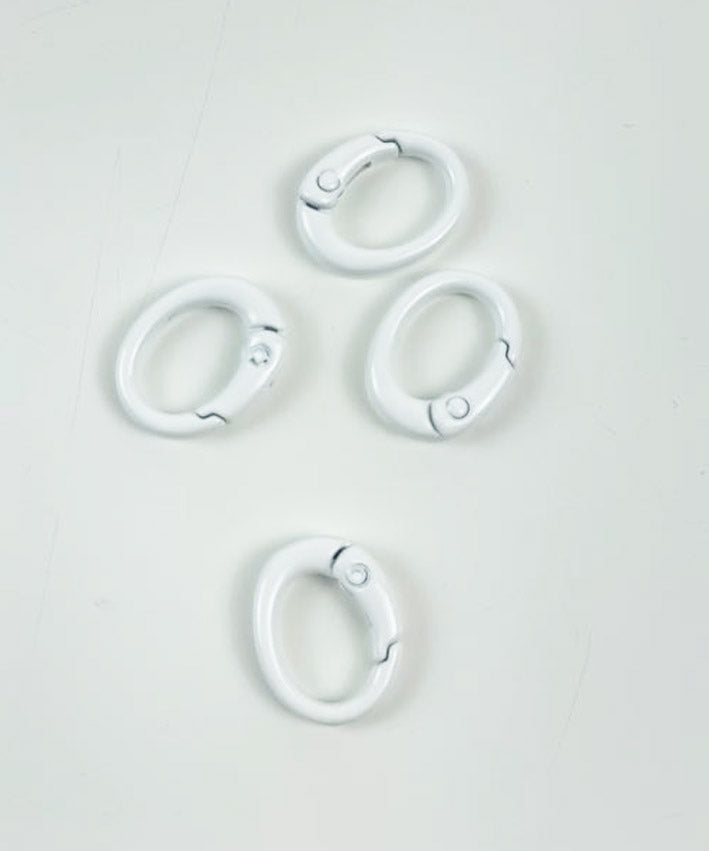 Karabiner-Oval-div-Farben-weiss
