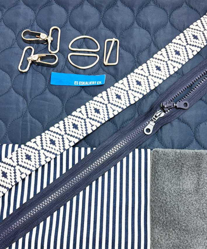 NP603 Crossbody Stepper Navy leni pepunkt 1