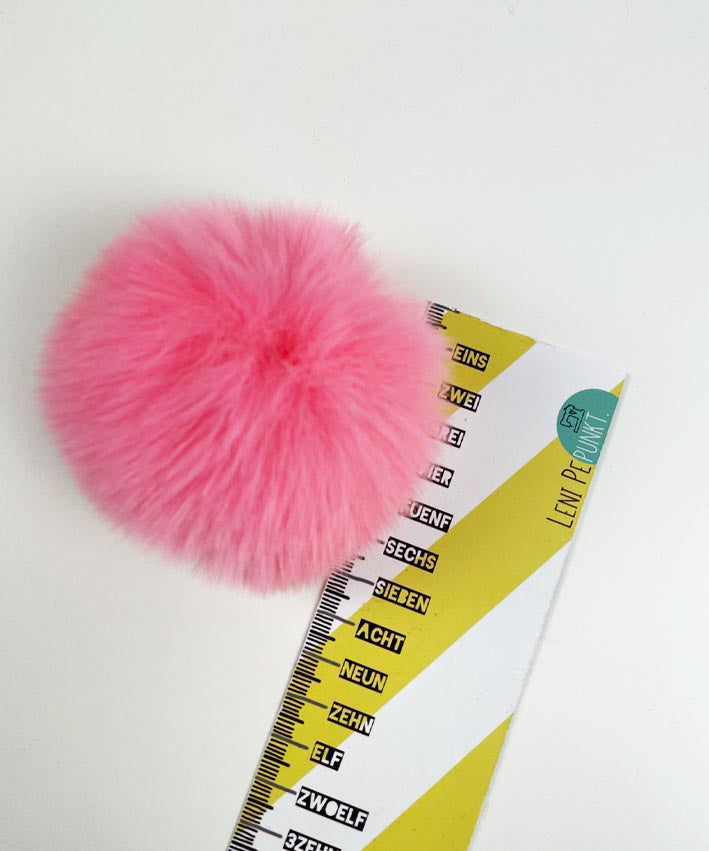 Pompom-Anhanger-Rosa-3-leni-pepunkt