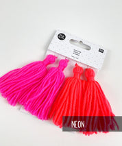 Quasten-Anhanger-Neon-1leni-pepunkt