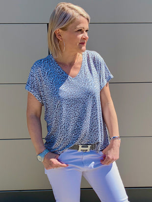 frau-porthuis-v-oversizedshirt-schnittmuster-leni-pepunkt-2
