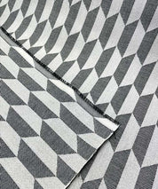 geometric-luxor-teaser-weiss-1