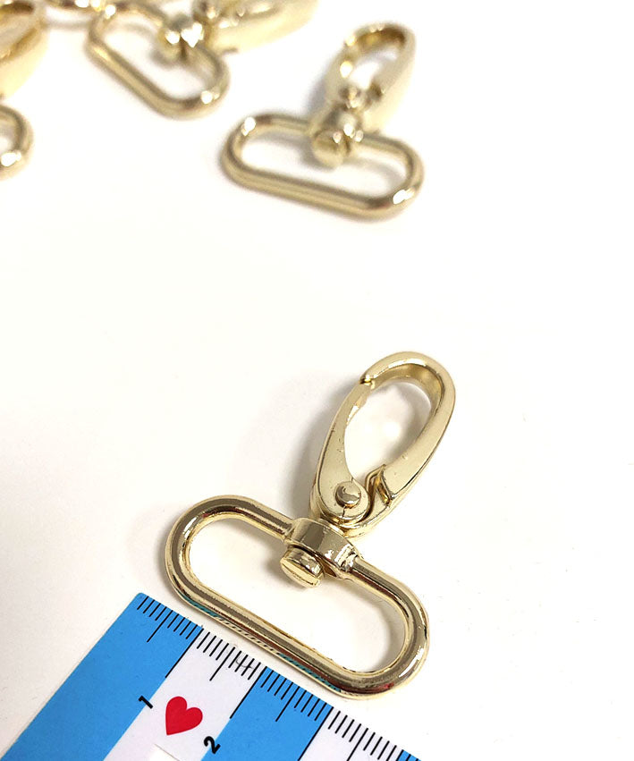 karabiner-3cm-gold-1-leni-pepunkt
