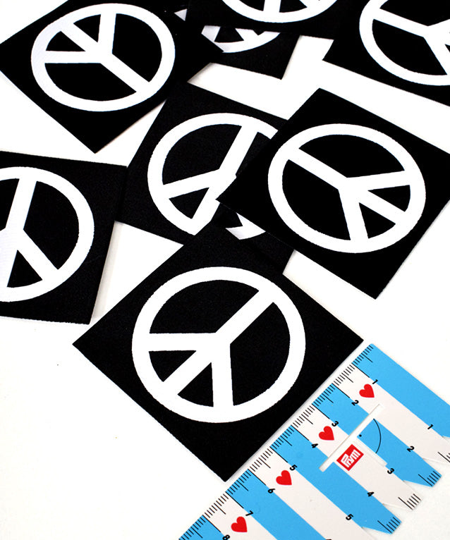 patch-peace-7x7-cm-leni-pepunkt-ugrund-schwarz-1