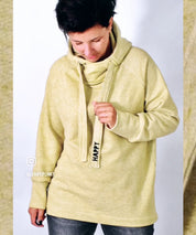 raglan-pulli4men-hp-hochkant-teaser-gelb-yvonne