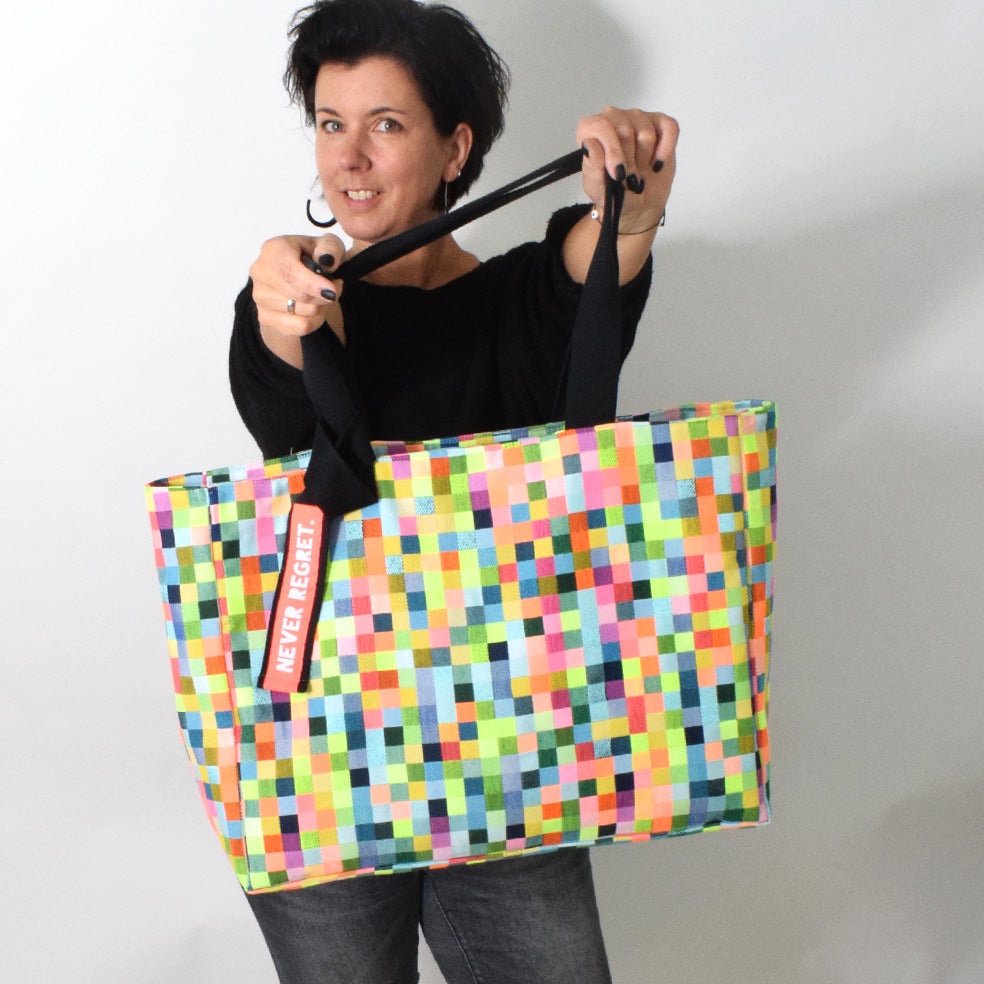 shoppingbag-freebie-leni-pepunkt-schnittmuster-quadrate-neon-2