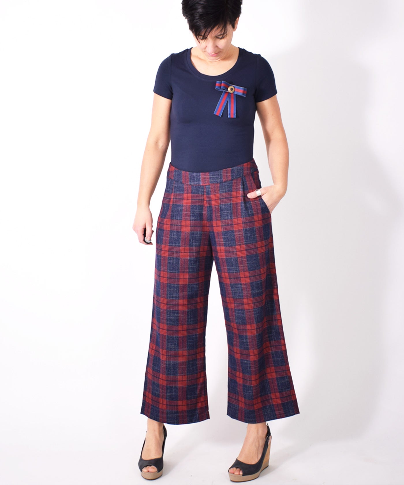 teaser-shop-ebook-culottehose-schnittmuster-leni-pepunkt-navy_blumen0195a