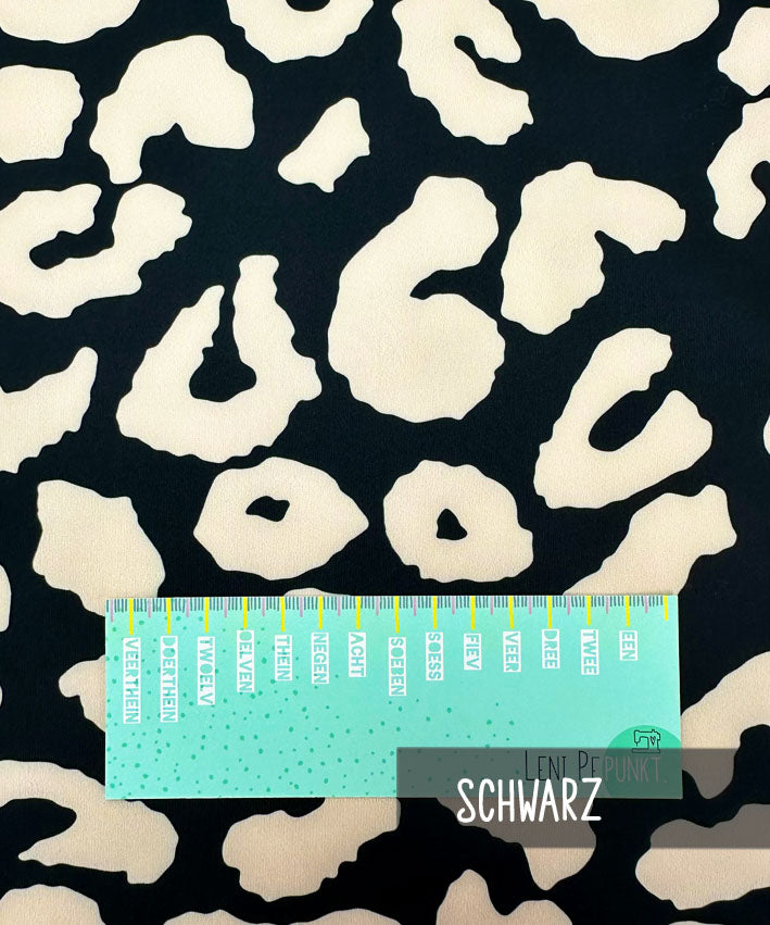 yoga-stoff-leo-schwarz-1-leni-pepunkt